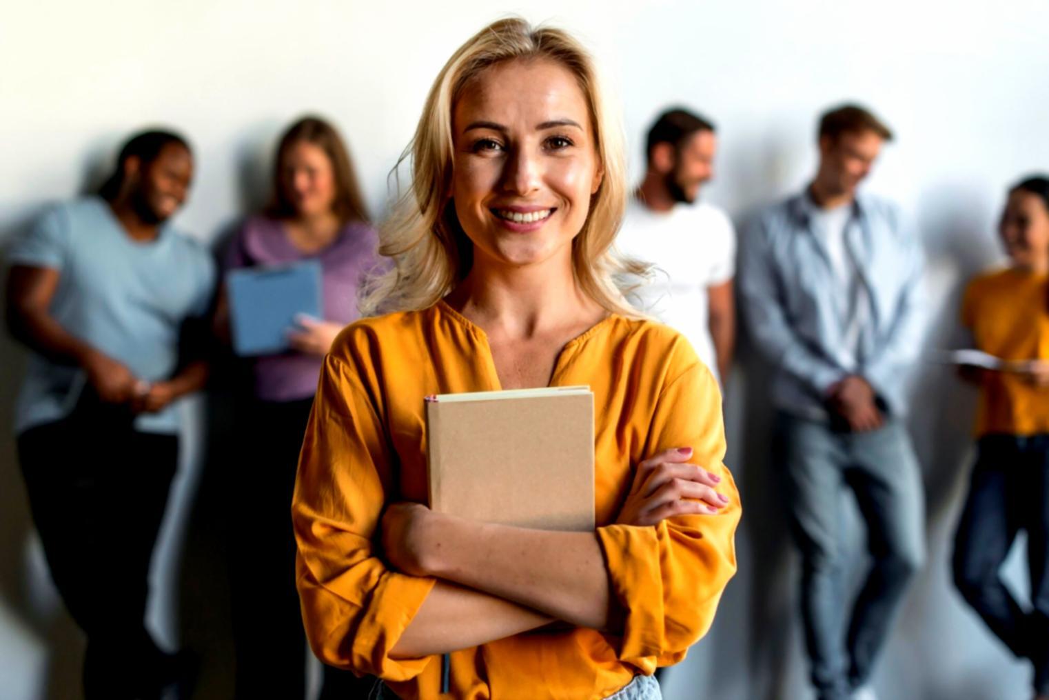 Session de formation en groupe avec discussion collaborative